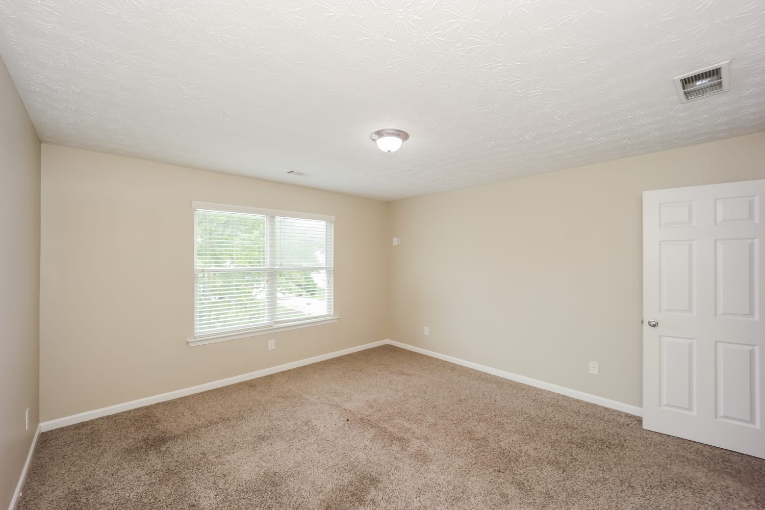 3099 Meadow Point Dr, Snellville photo 13