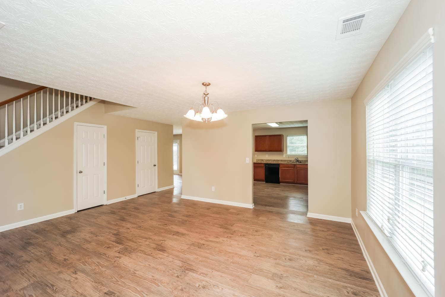 3099 Meadow Point Dr, Snellville photo 7