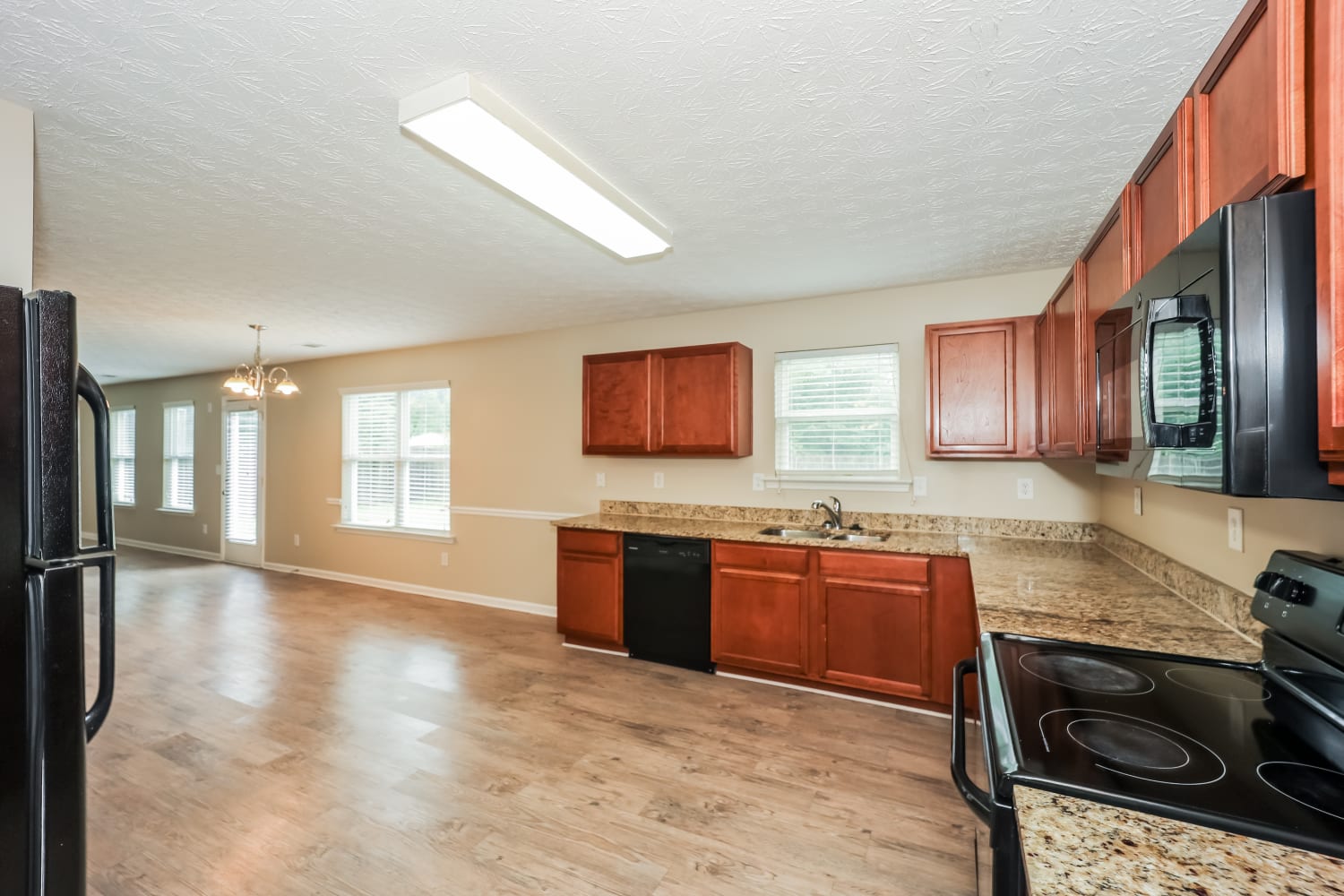 3099 Meadow Point Dr, Snellville photo 9
