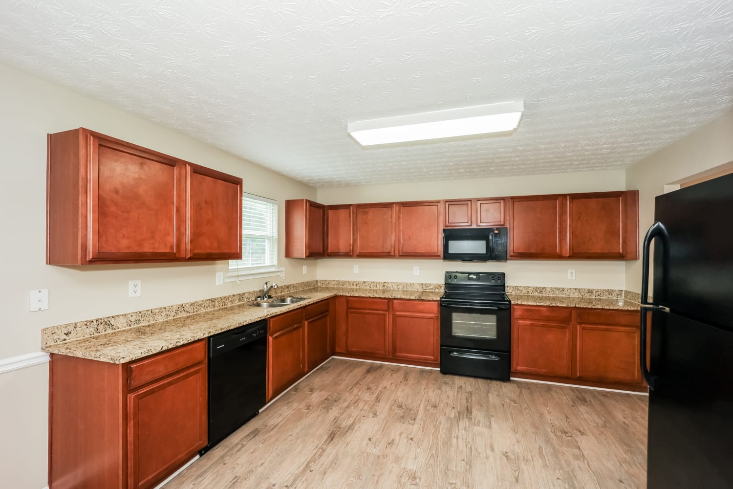 3099 Meadow Point Dr, Snellville photo 8