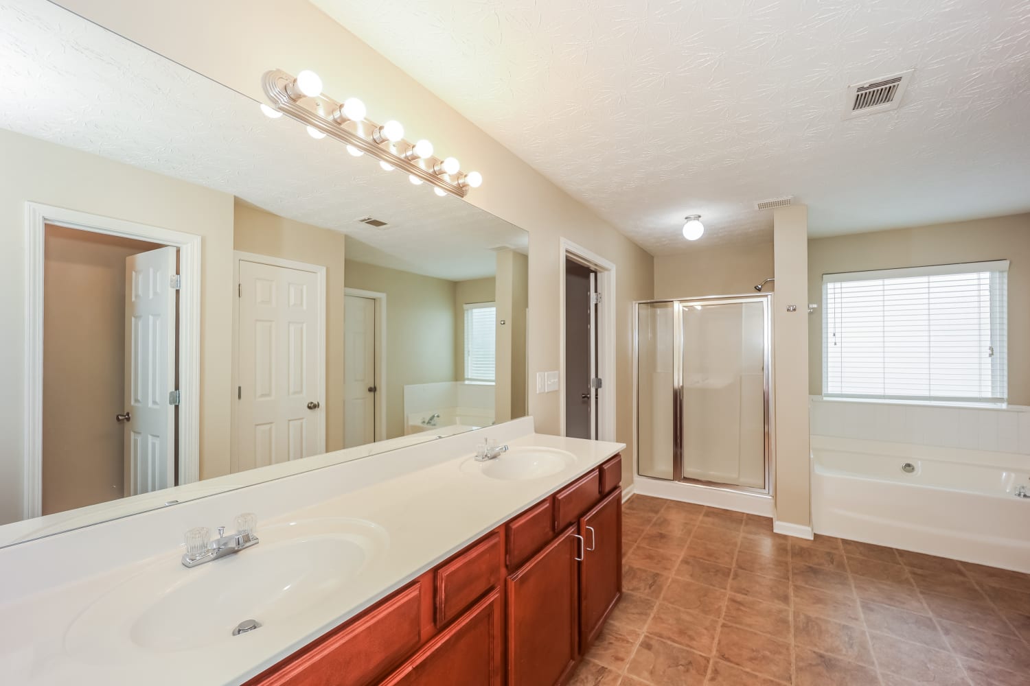 3099 Meadow Point Dr, Snellville photo 15