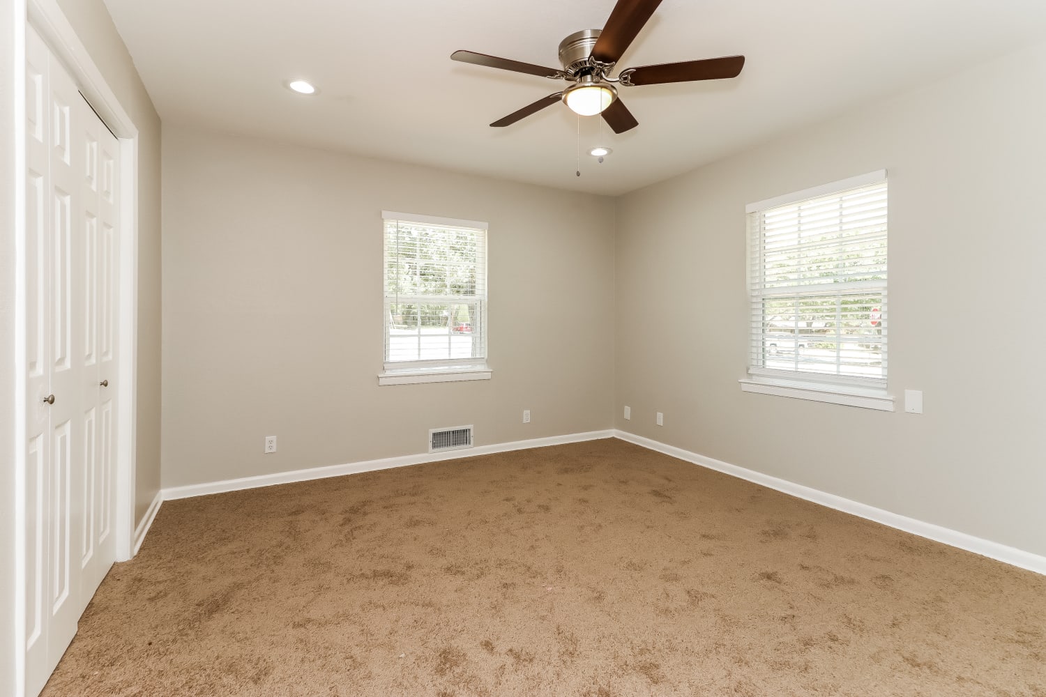 310 E Huitt Ln, Euless photo 7