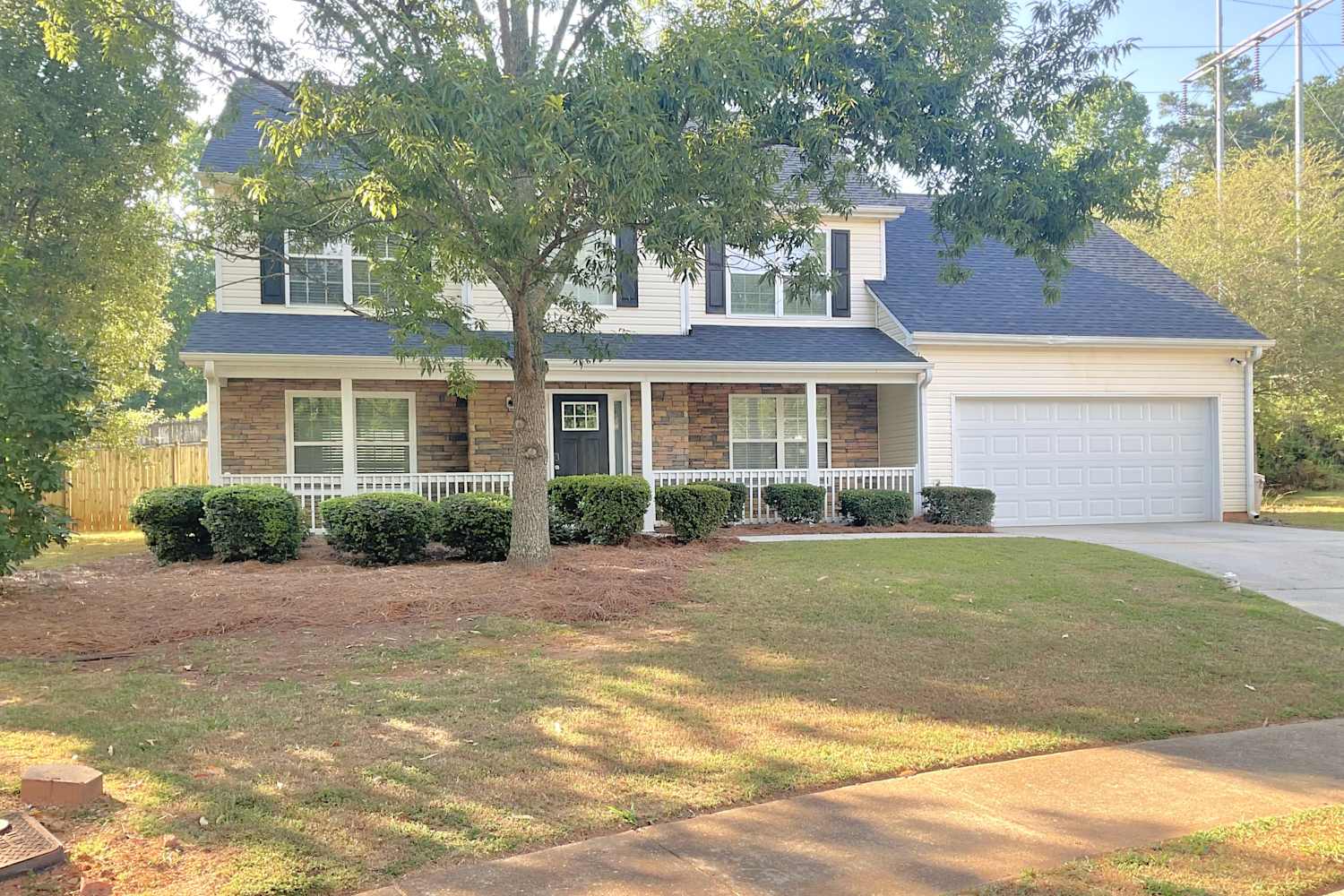 Front of 311 Rockingham Dr, Loganville, GA
