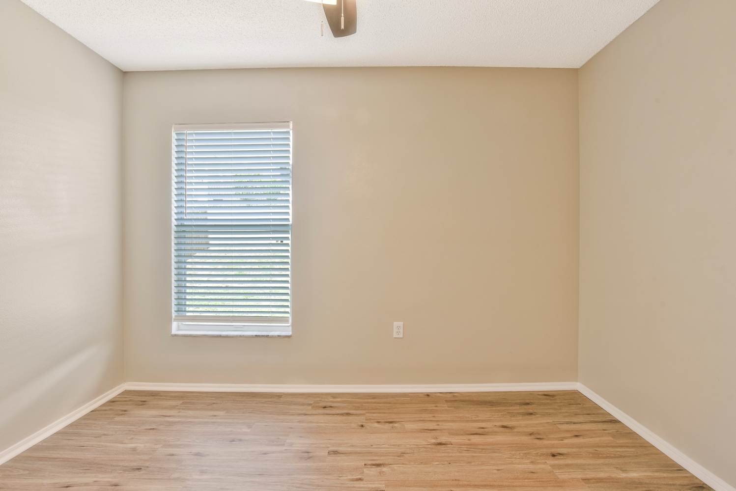 3111 Huntwicke Blvd, Davenport photo 20