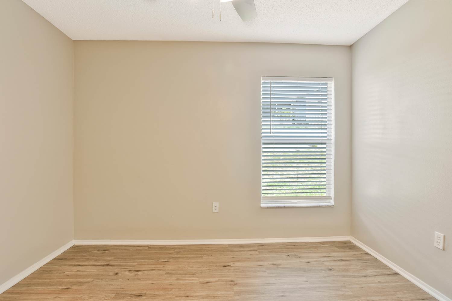 3111 Huntwicke Blvd, Davenport photo 16