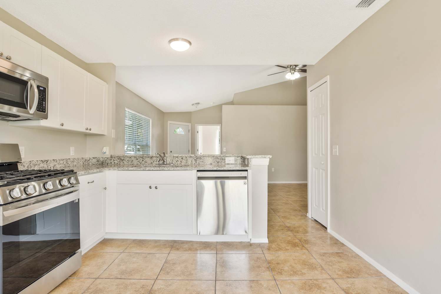 3111 Huntwicke Blvd, Davenport photo 6