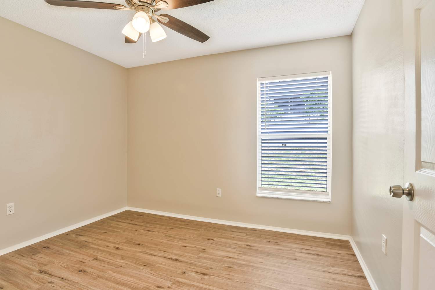 3111 Huntwicke Blvd, Davenport photo 15