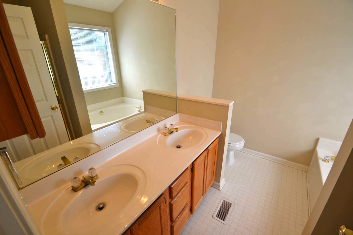 319 Chesapeake Rdg, Woodstock photo 9