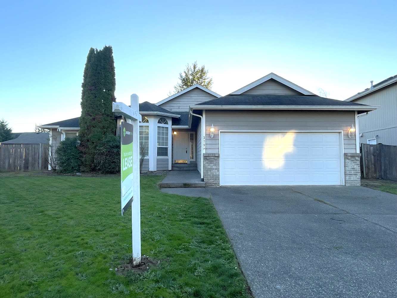 Front of 319 Eldredge Ave NW, Orting, WA