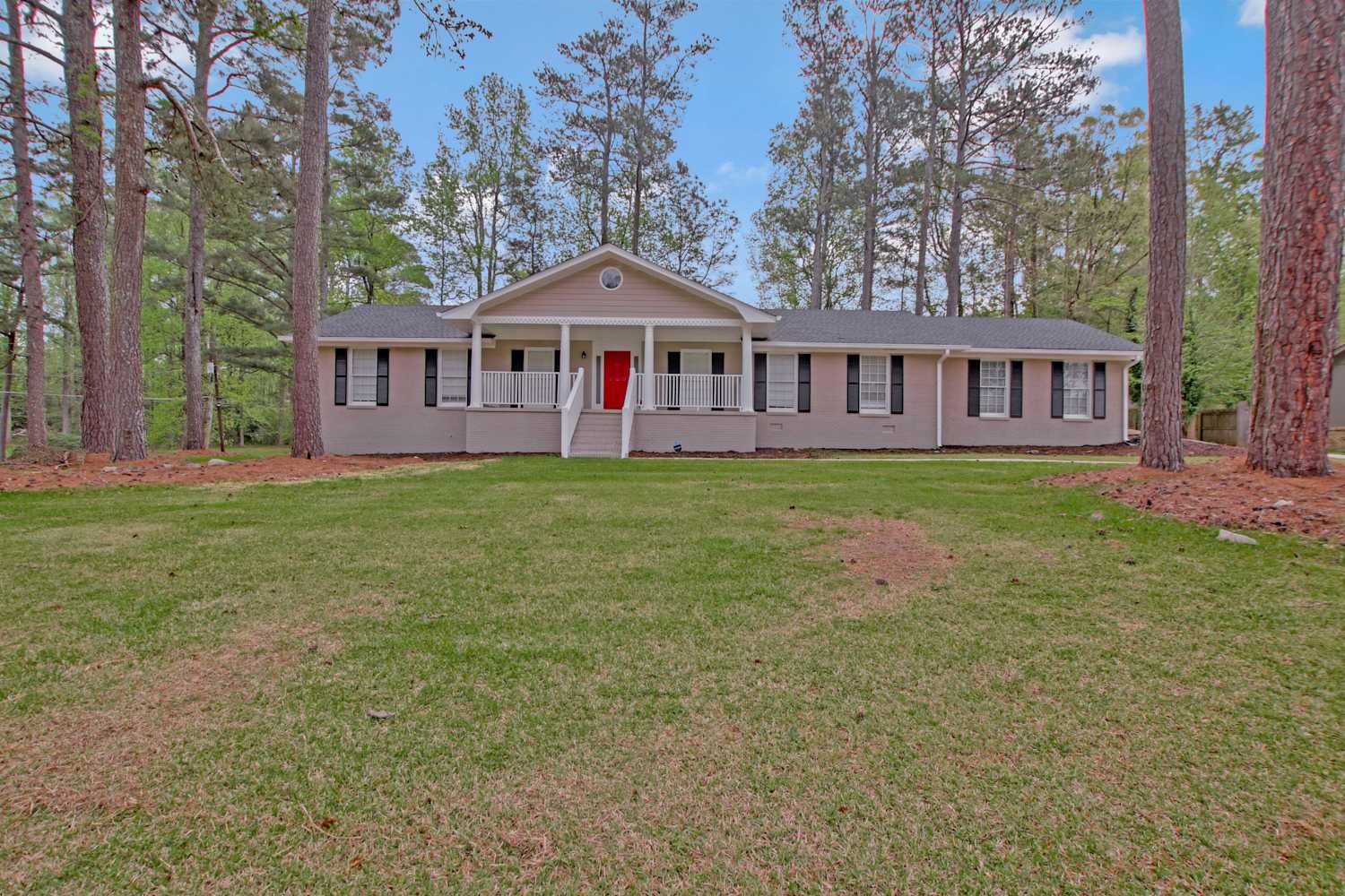 Front of 3190 Rockview Dr, Lithonia, GA