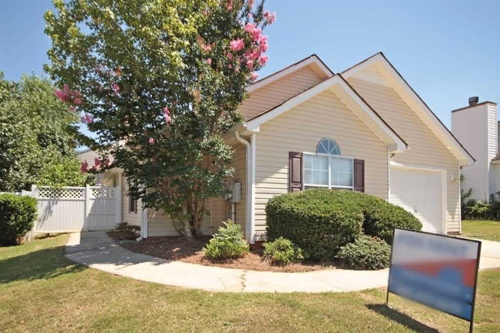 Front of 320 Ashton Pl, McDonough, GA