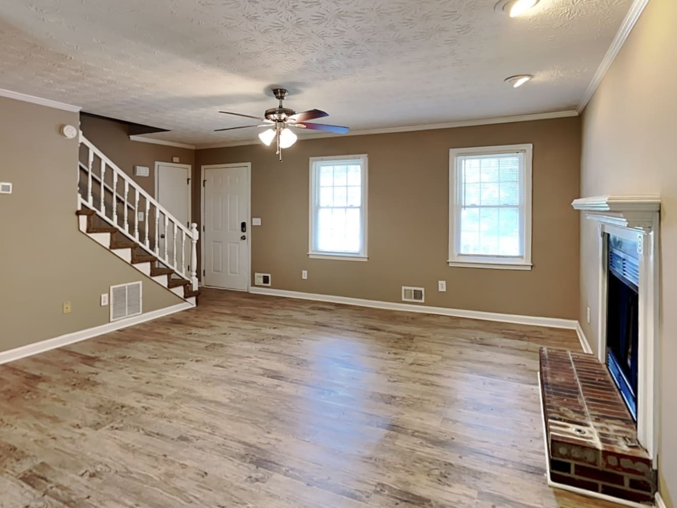 3215 Revere Cir, Snellville photo 4
