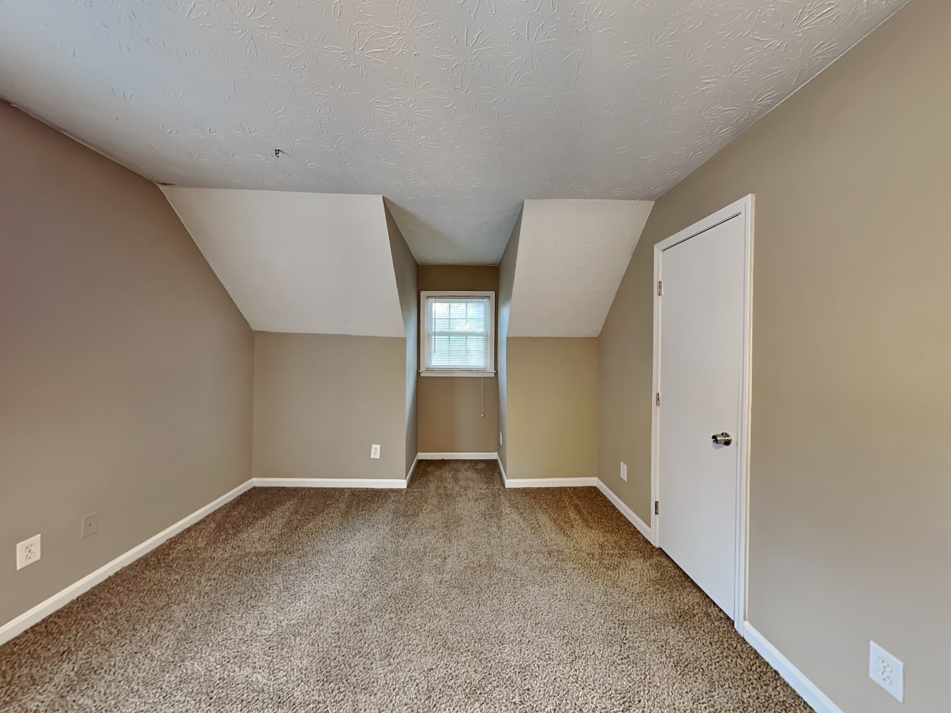 3215 Revere Cir, Snellville photo 7