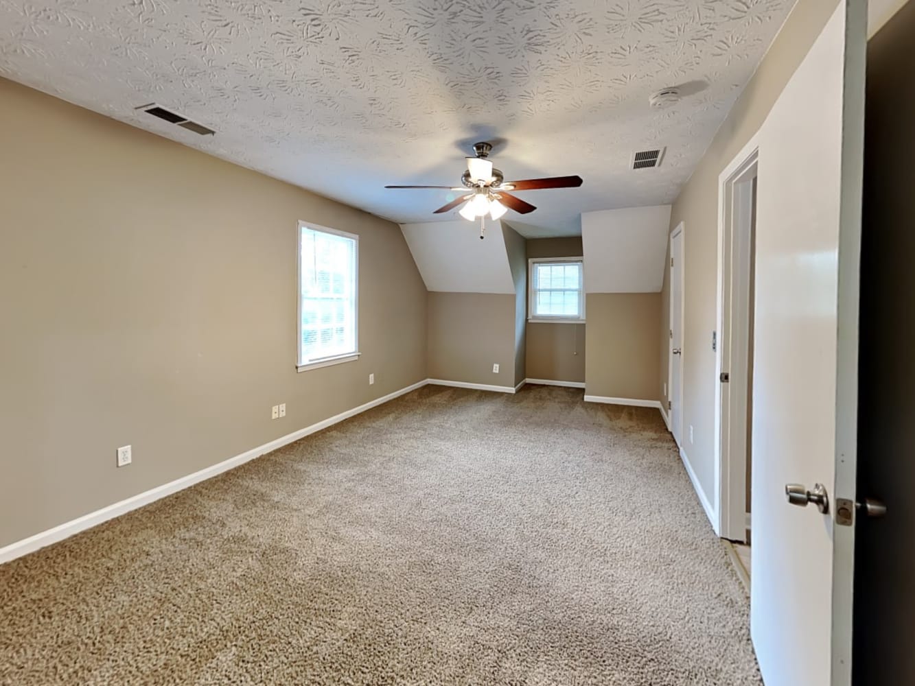 3215 Revere Cir, Snellville photo 8