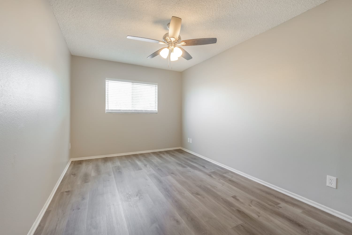 3223 W Acapulco Ln, Phoenix photo 10