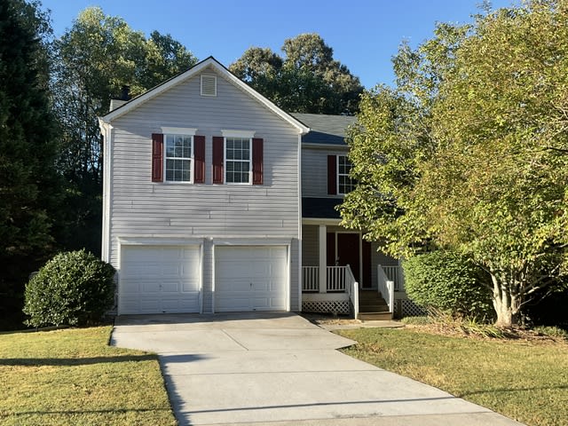 Front of 328 Pebblestone Dr, Loganville, GA