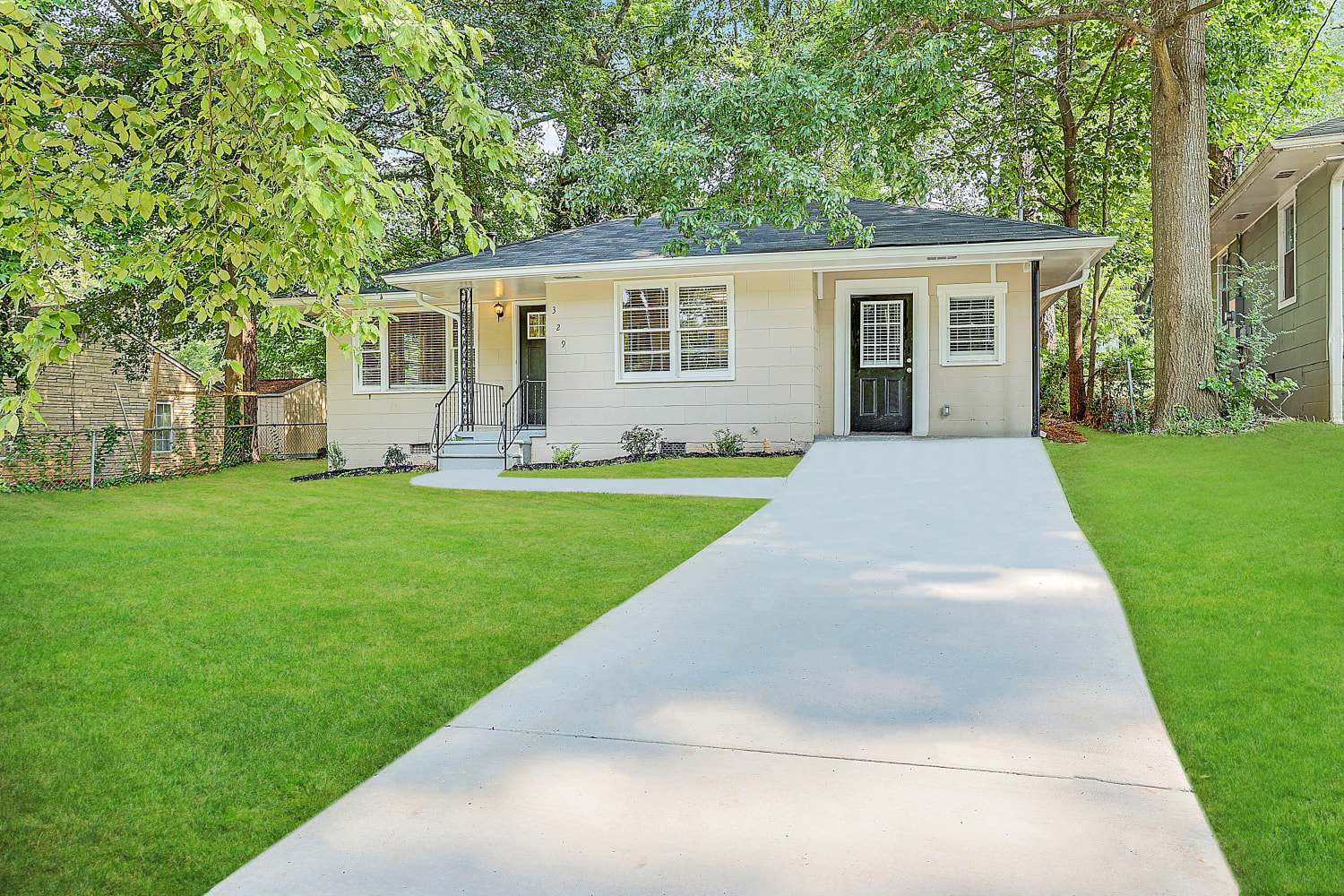 Front of 329 Mount Zion Rd Sw, Atlanta, GA