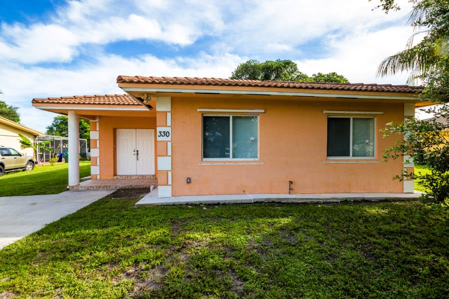 Front of 330 NE 176th St, North Miami Beach, FL