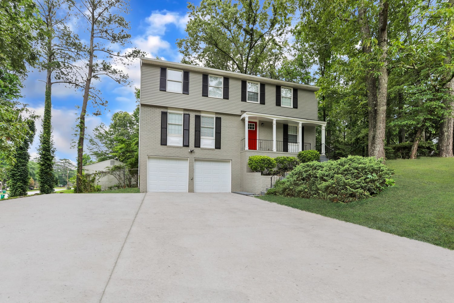 Front of 3301 Bramblevine Cir, Lithonia, GA