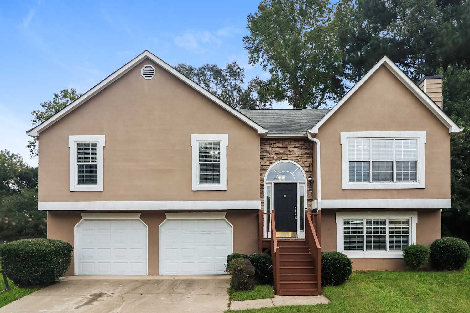 Front of 3301 Mooring Dr, Powder Springs, GA