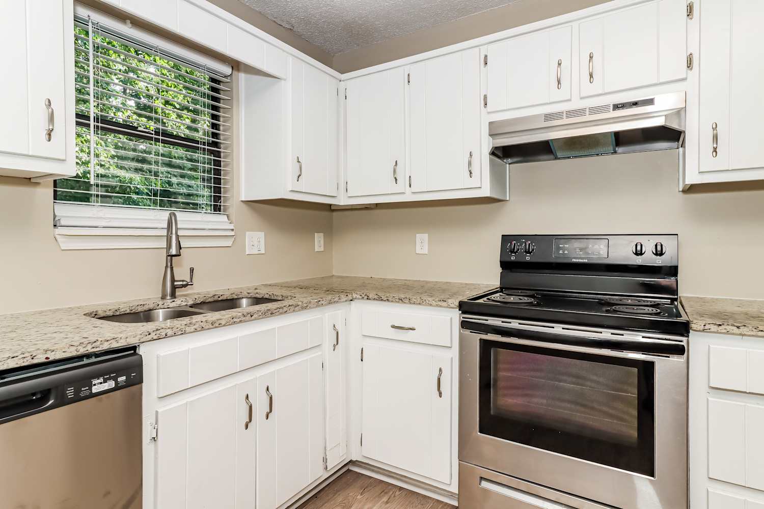 333 Mona Pl, Dallas photo 8