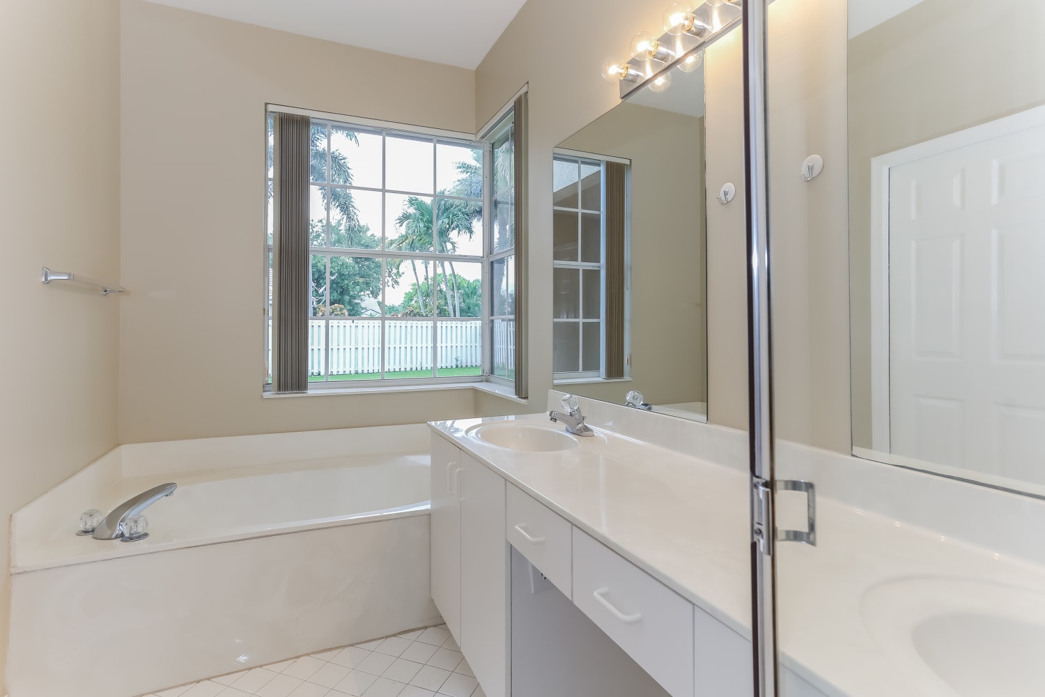 335 Cambridge Dr, Weston photo 15