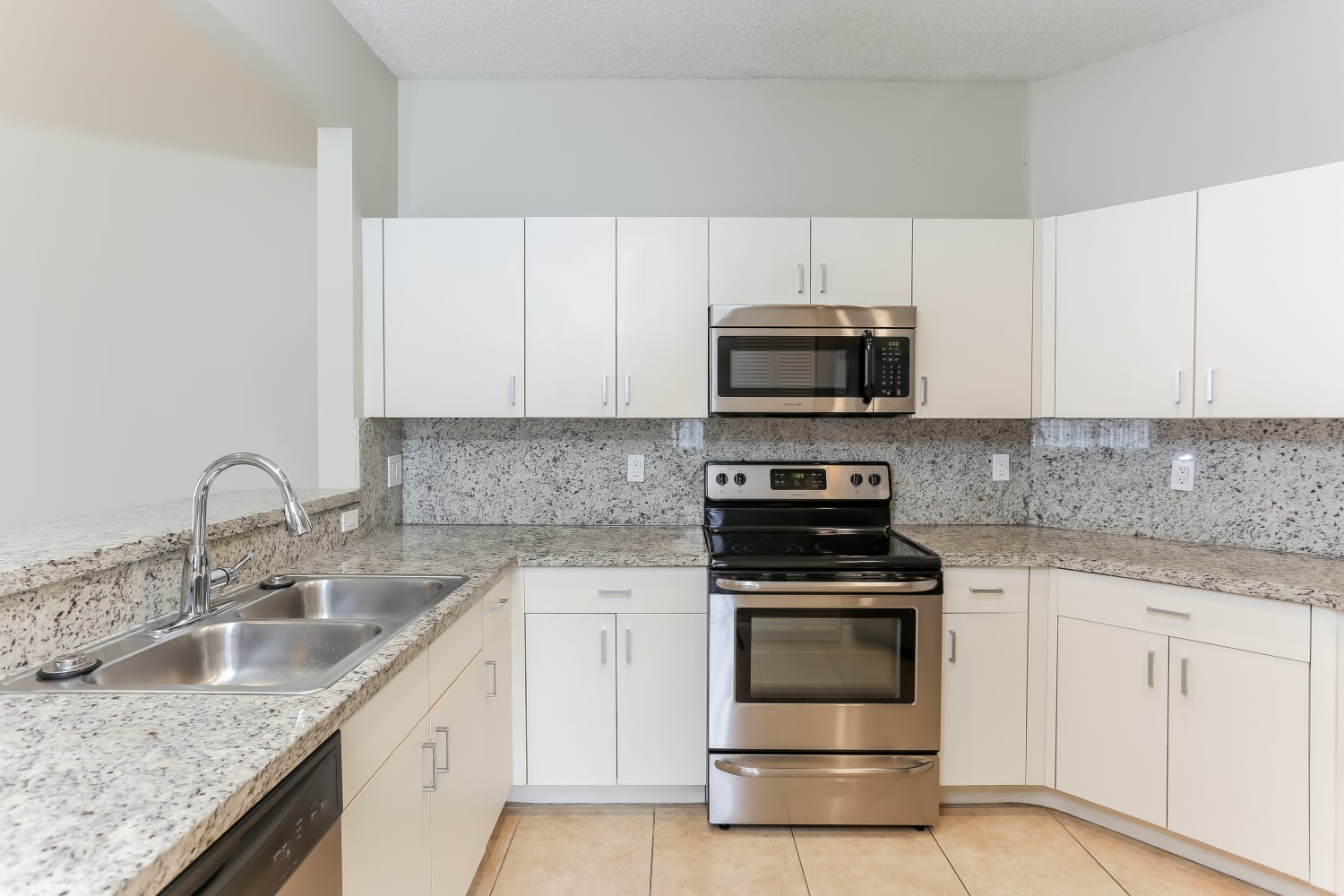 335 Cambridge Dr, Weston photo 6