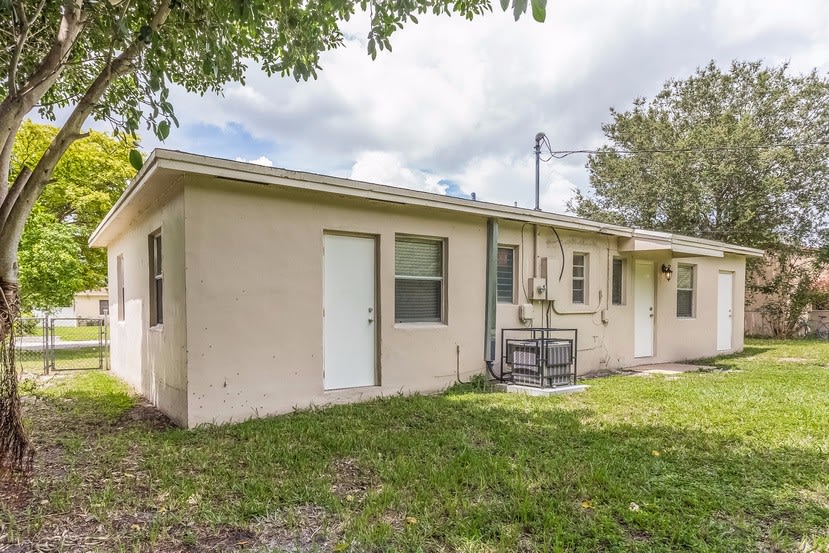 335 NW 190th St, Miami photo 23
