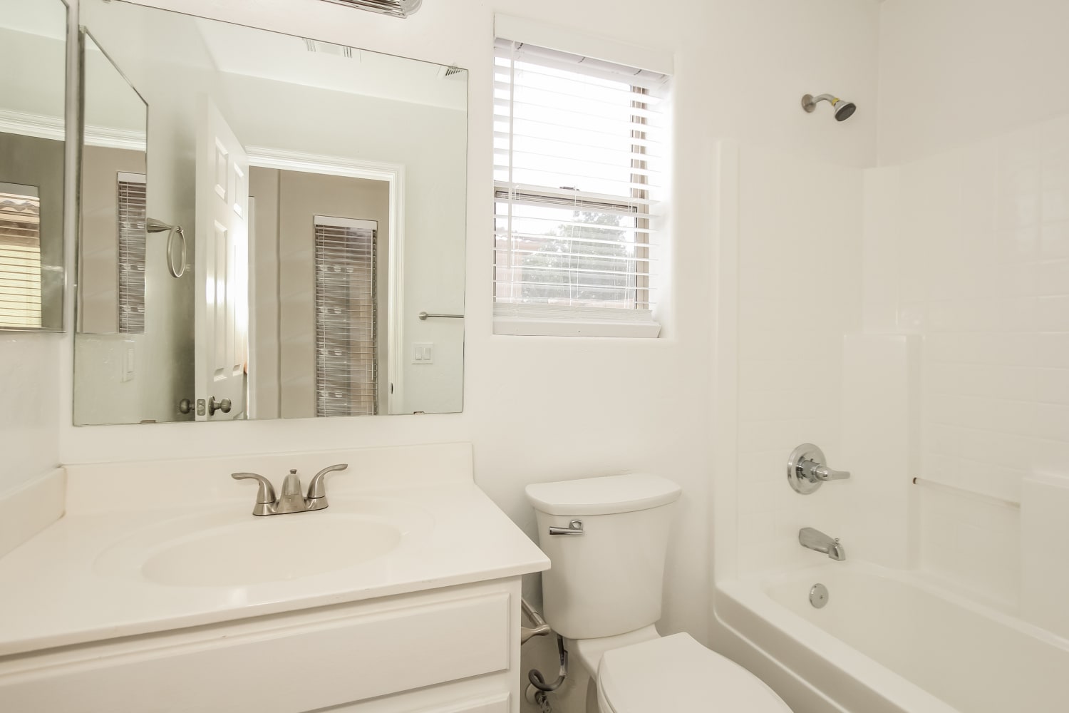 3352 E Chickadee Road, Gilbert photo 12