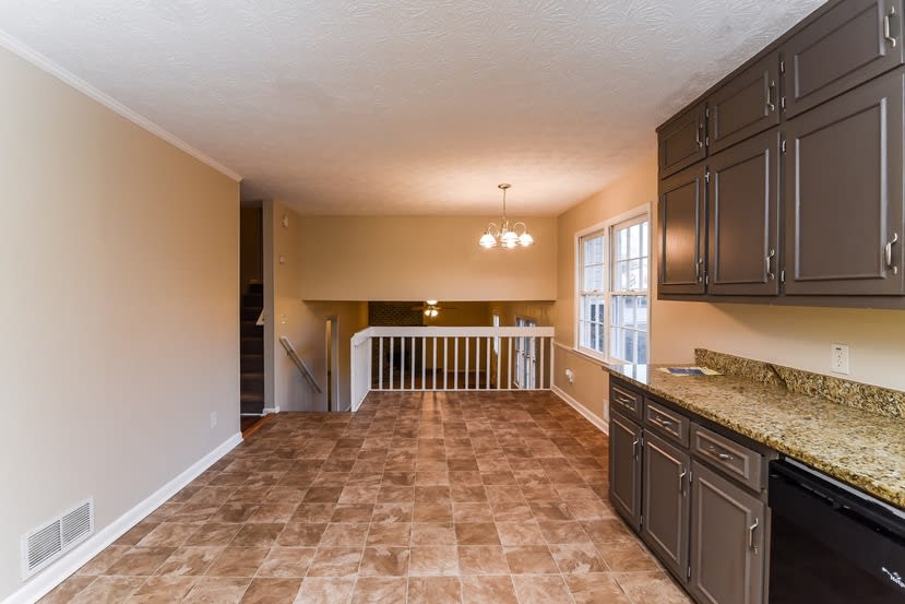 3396 San Antonio Dr, Snellville photo 10