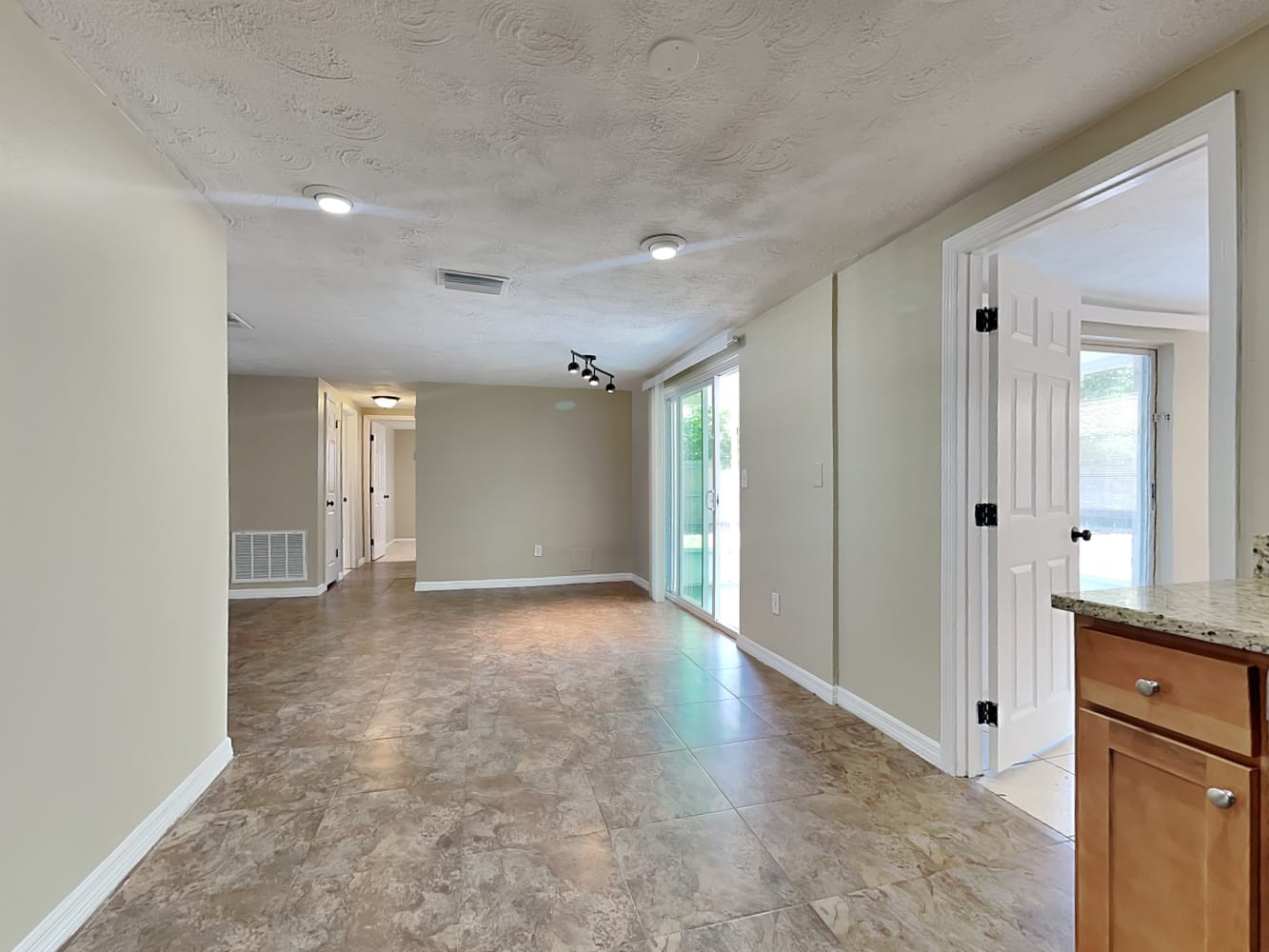 3402 Eisenhower Dr, Holiday photo 7