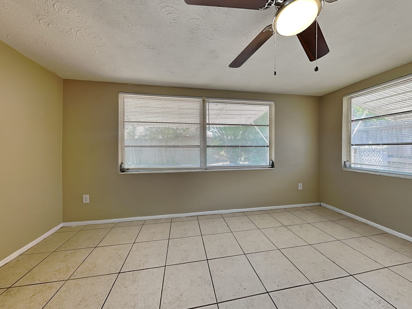 3402 Eisenhower Dr, Holiday photo 9