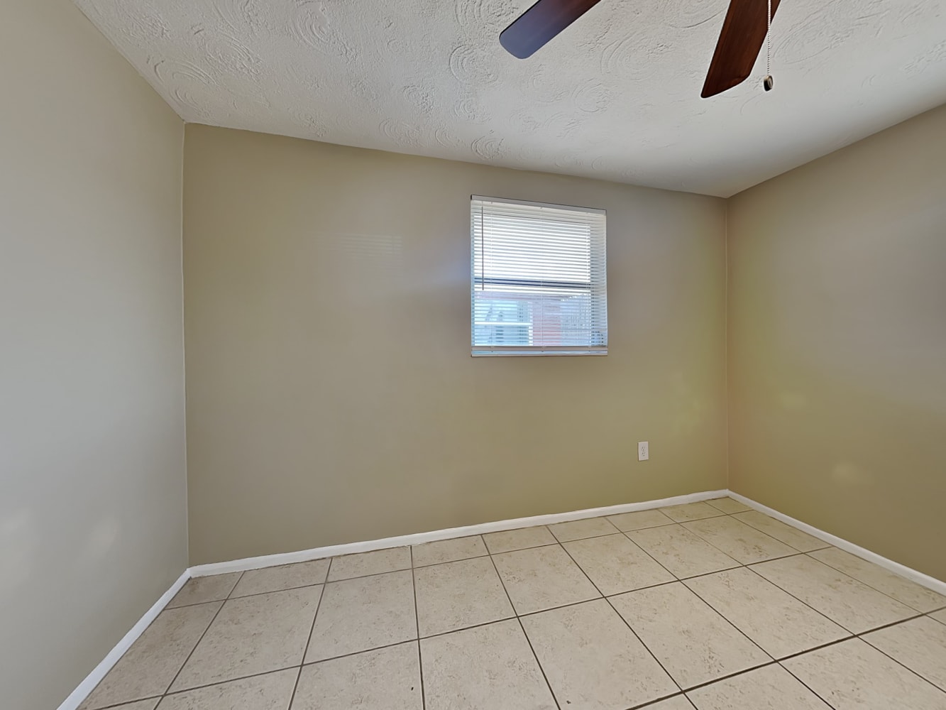 3402 Eisenhower Dr, Holiday photo 12