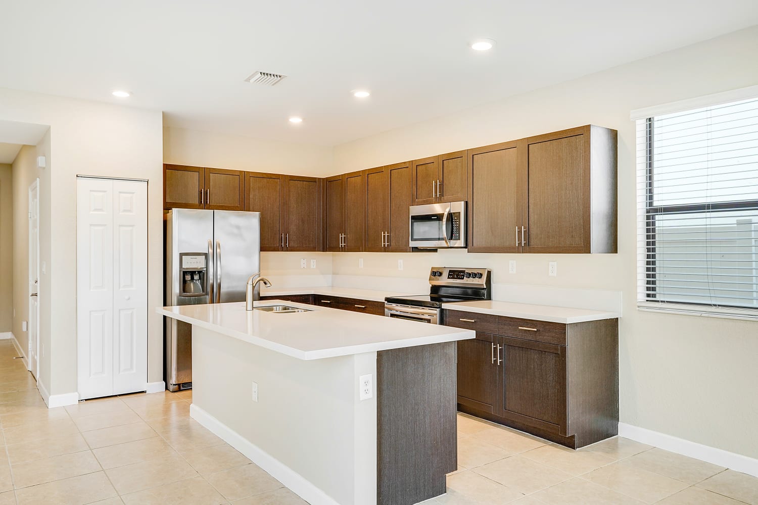 3408 W 109 Pl, Hialeah photo 9