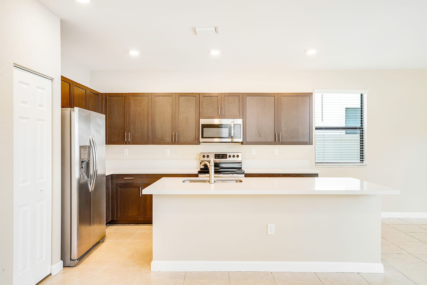 3408 W 109 Pl, Hialeah photo 10