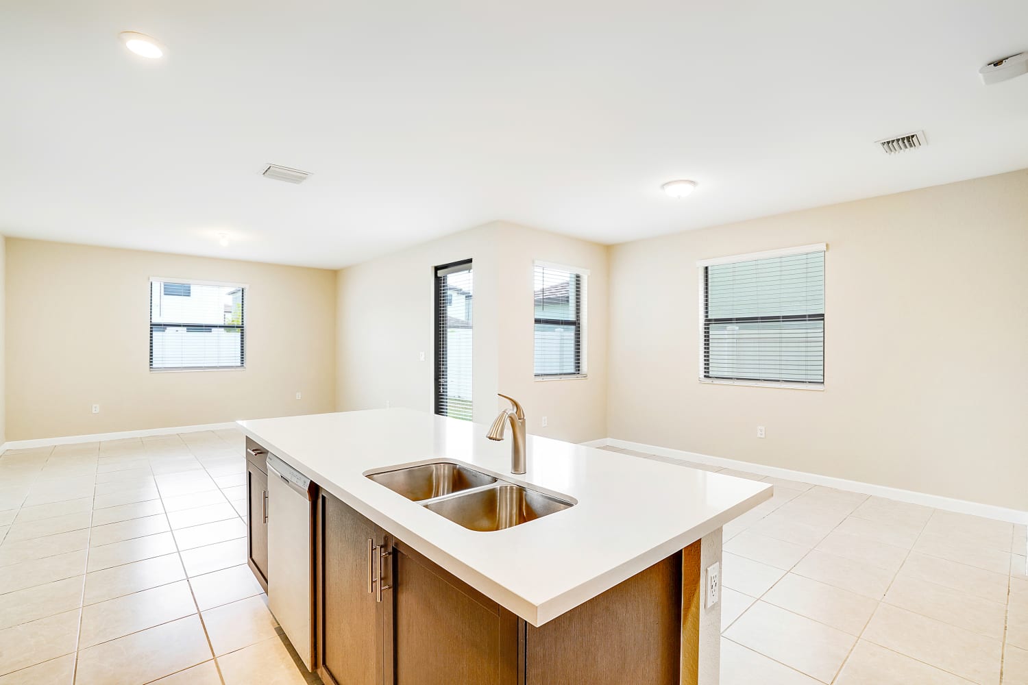 3408 W 109 Pl, Hialeah photo 11