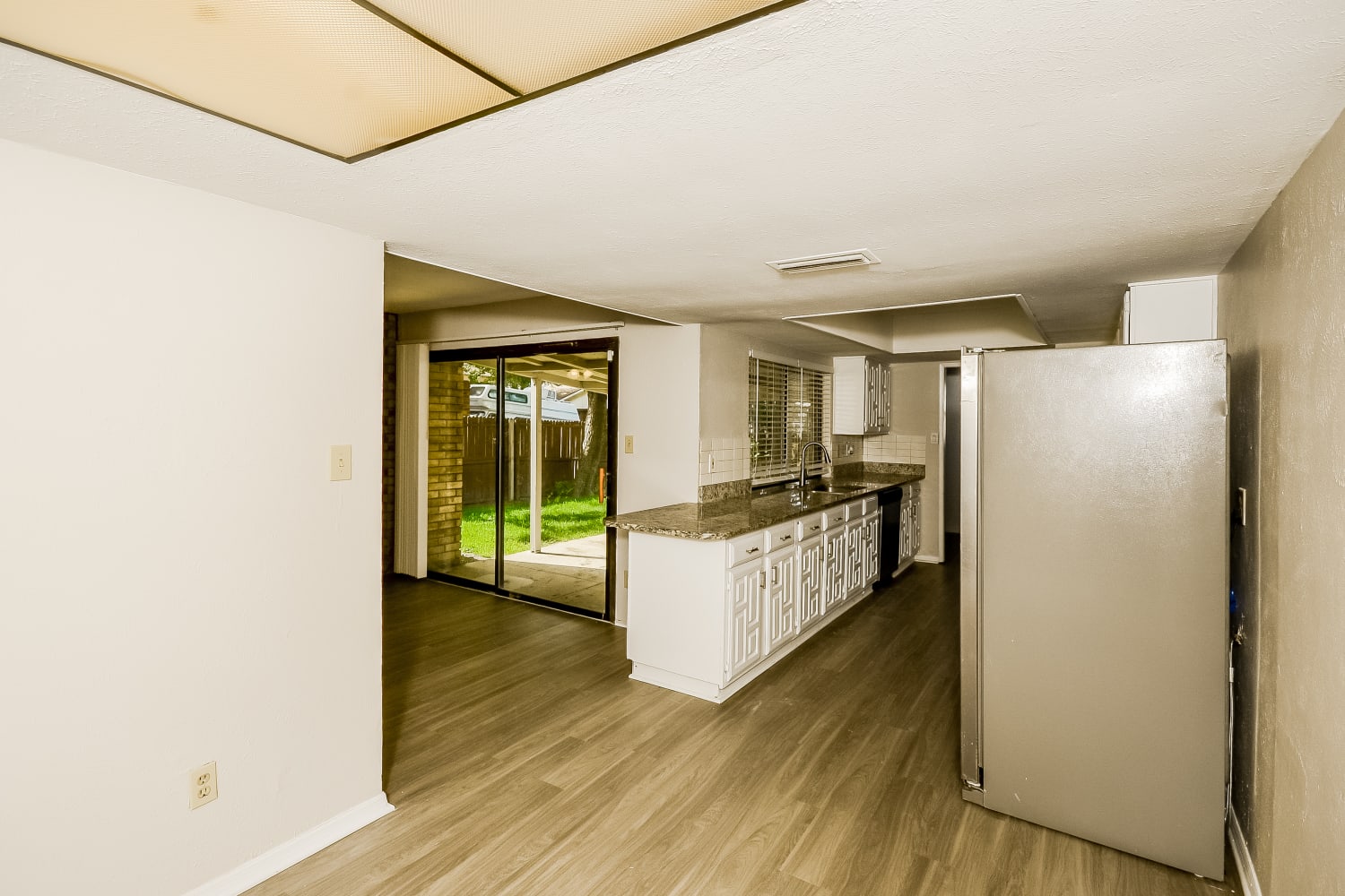 3409 Livingston Ln, Carrollton photo 4