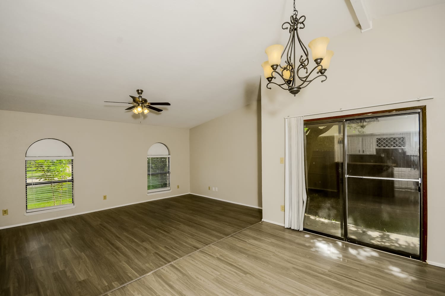 3409 Livingston Ln, Carrollton photo 3