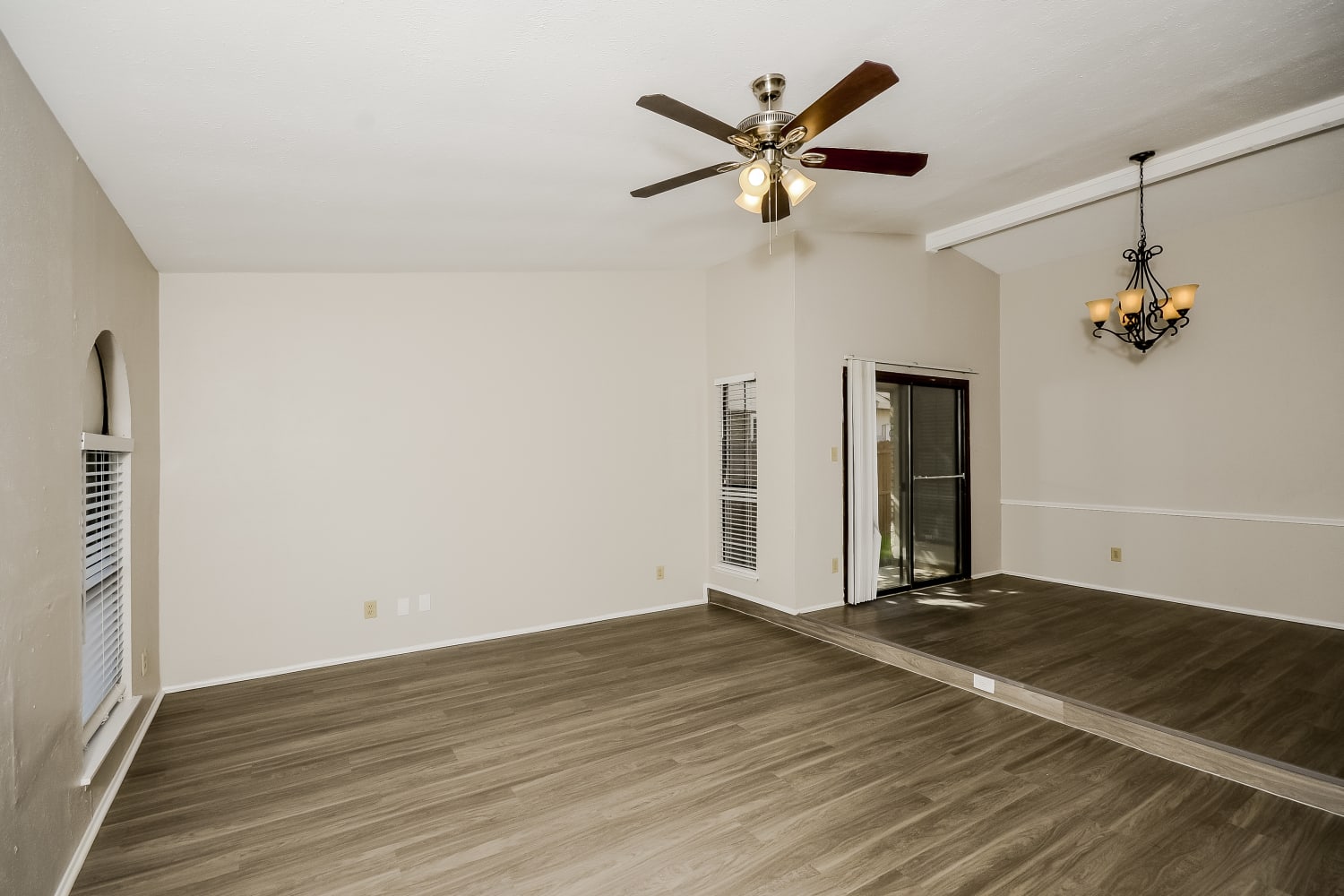 3409 Livingston Ln, Carrollton photo 2