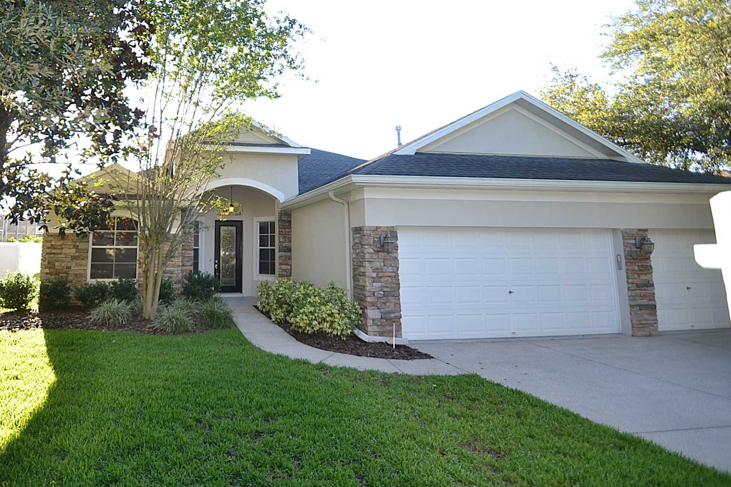 Front of 3410 Eastmonte Dr, Valrico, FL