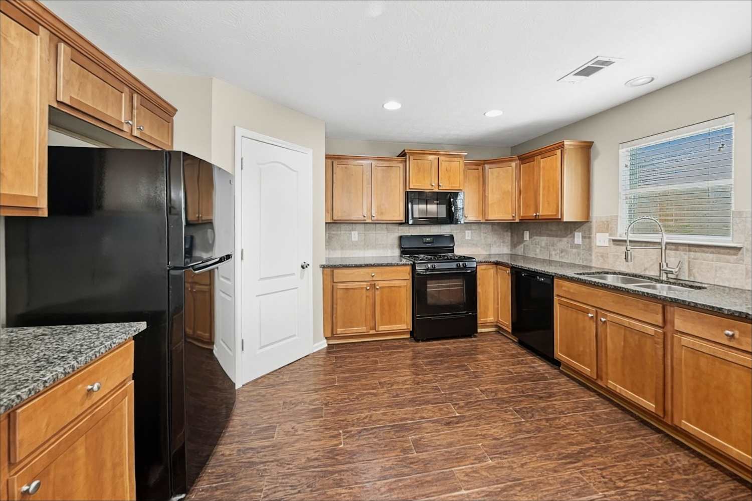 3431 Park Glenn Ln, Snellville photo 10