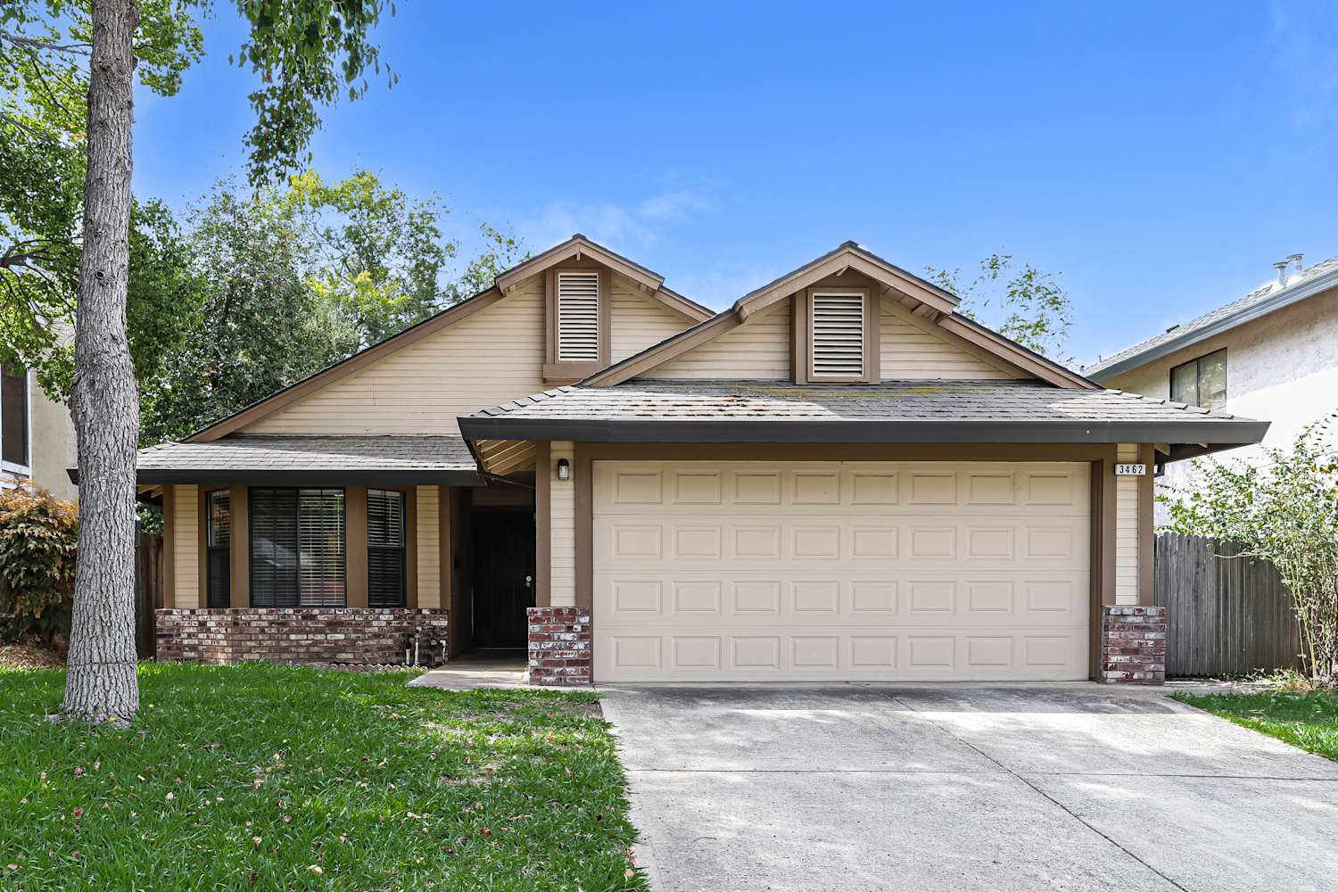 3462 Lowther Way, Antelope photo 1
