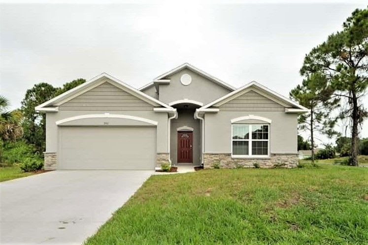 Front of 3511 Johannesberg Rd, North Port, FL
