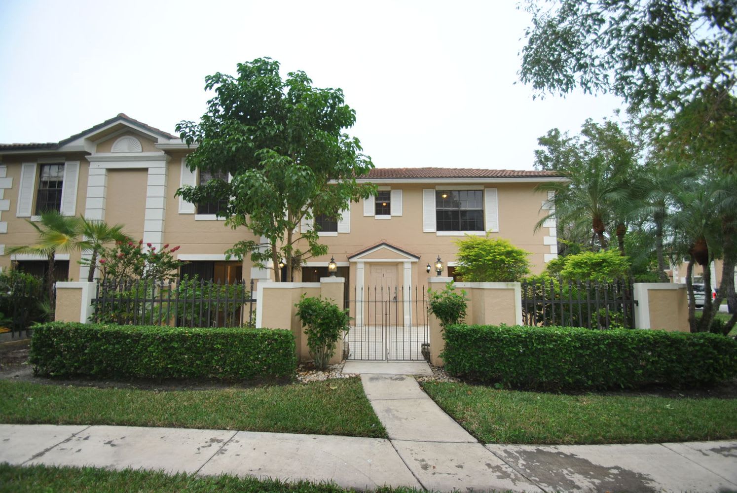 355 Prestwick Cir, Palm Beach Gardens photo 1