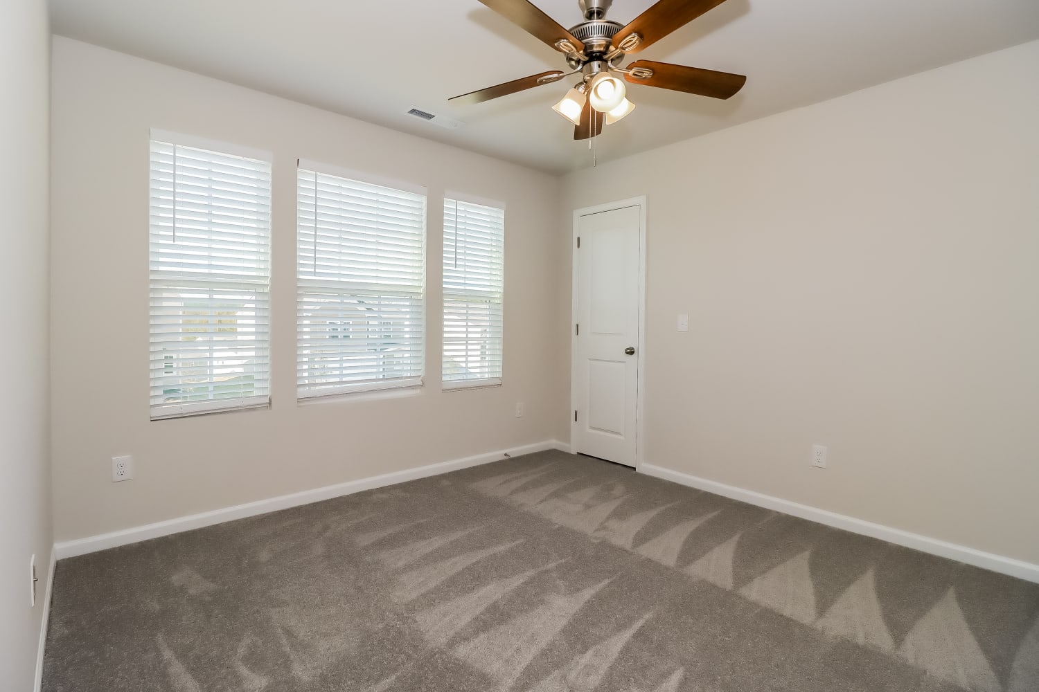 356 Hollingswood Drive, Statesville photo 9