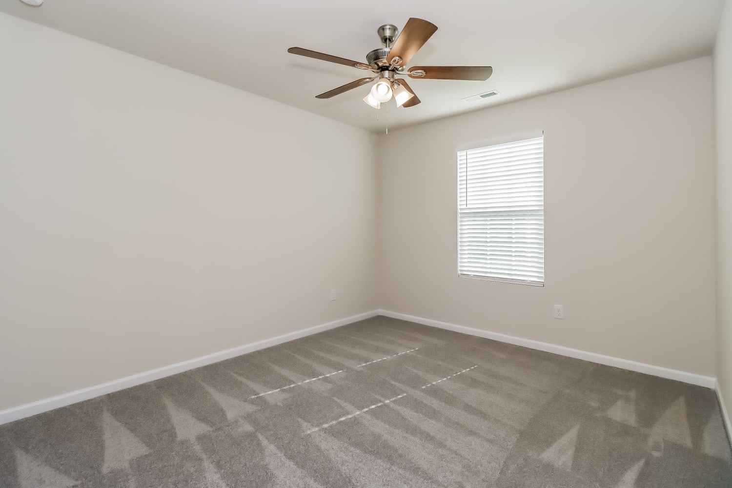 356 Hollingswood Drive, Statesville photo 10