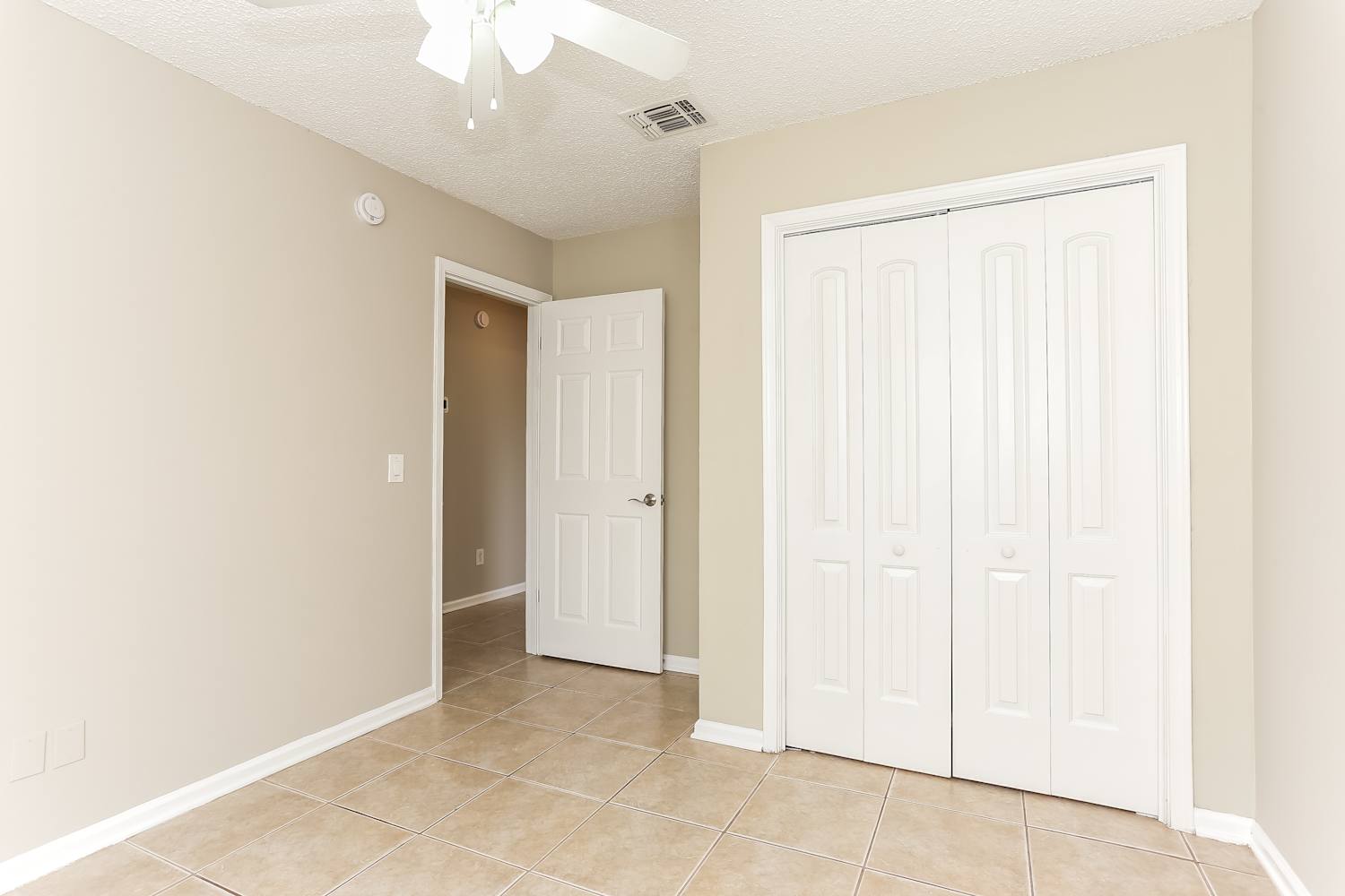 361 Hickory Hollow Dr N, Jacksonville photo 9