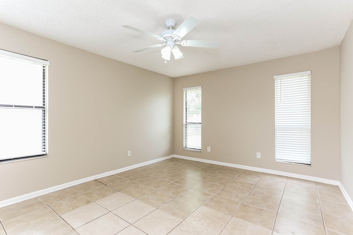 361 Hickory Hollow Dr N, Jacksonville photo 8