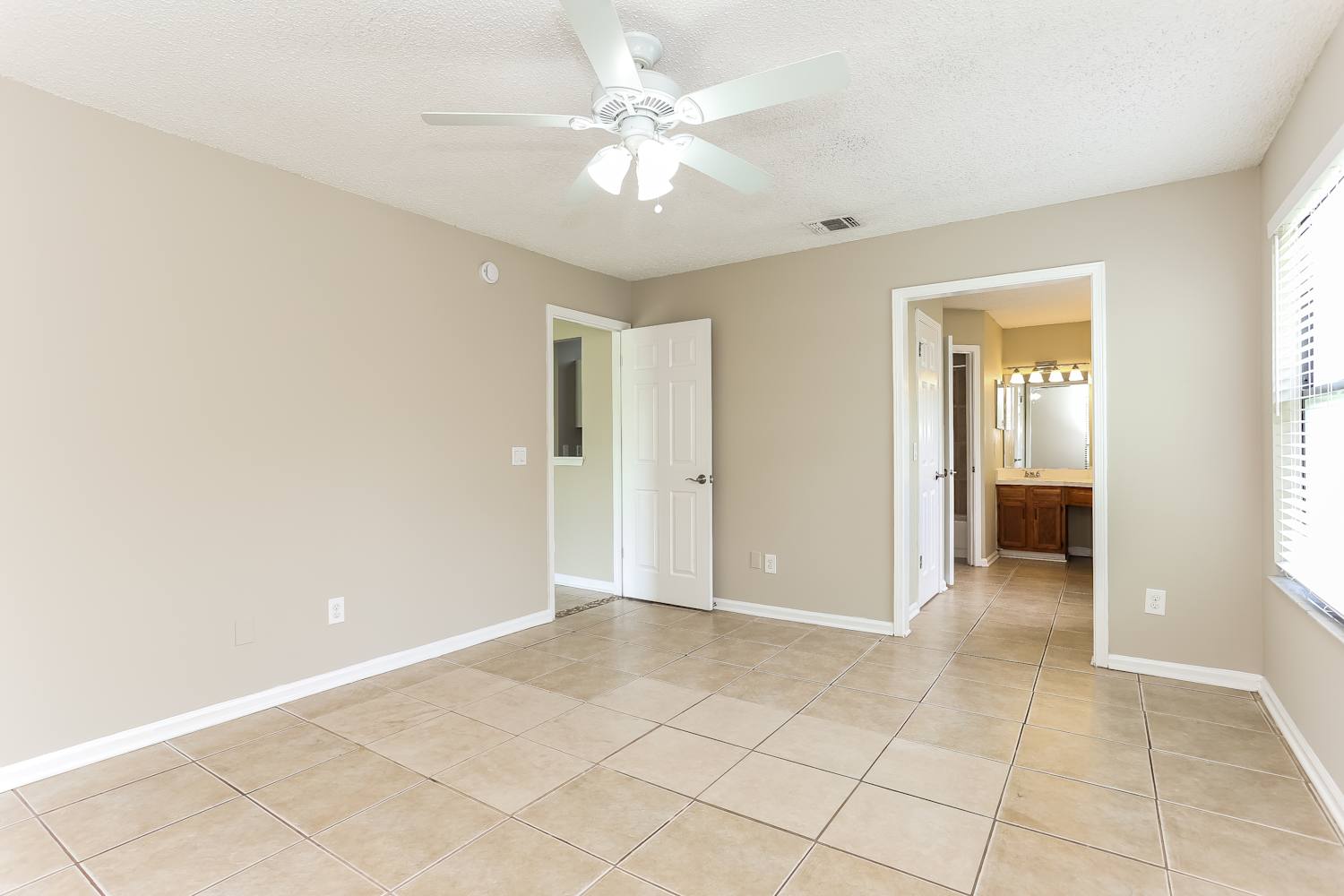 361 Hickory Hollow Dr N, Jacksonville photo 13