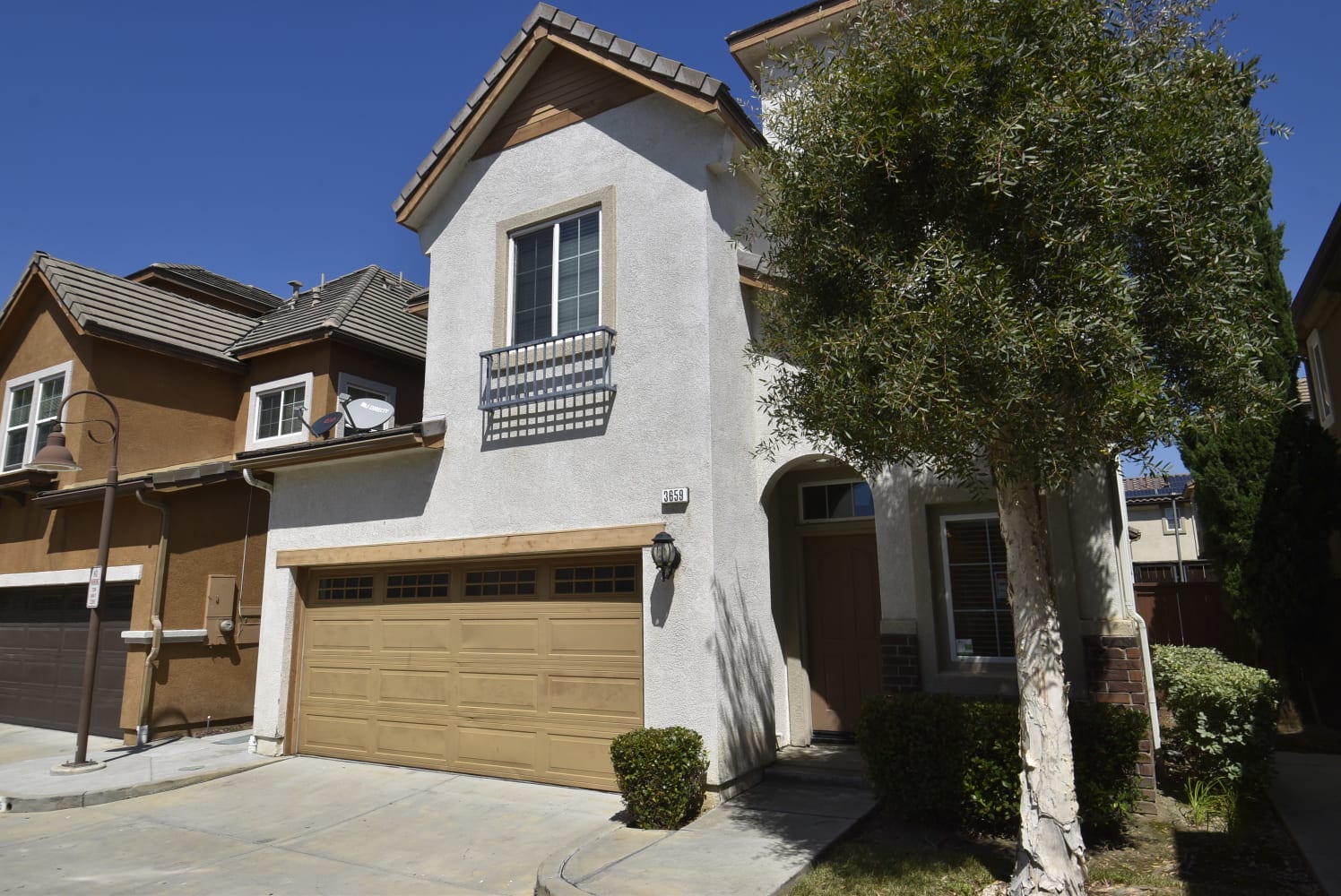 Front of 3659 W Scribner Ln, Inglewood, CA